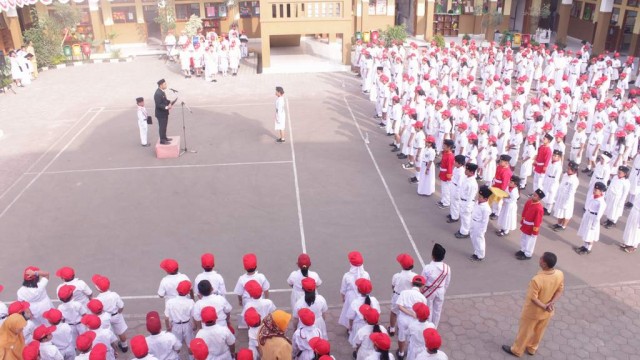 Upacara Bendera Memperingati HUT Kemerdekaan RI Ke-70