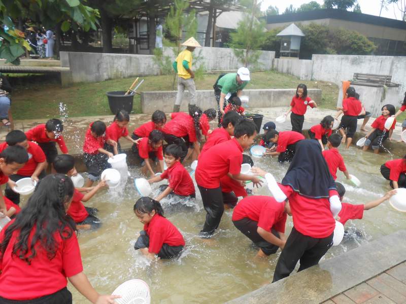 SD Pemuda Bangsa mengikuti field trip ke Kuntum Farm Field Bogor